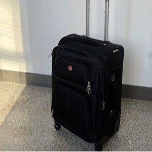 SwissGear Expandable Roller Luggage, Black, Carry-On 21-Inch For Men